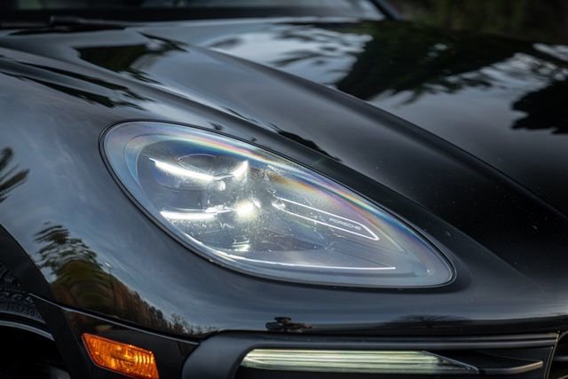 Used 2023 Porsche Macan Turbo image 8