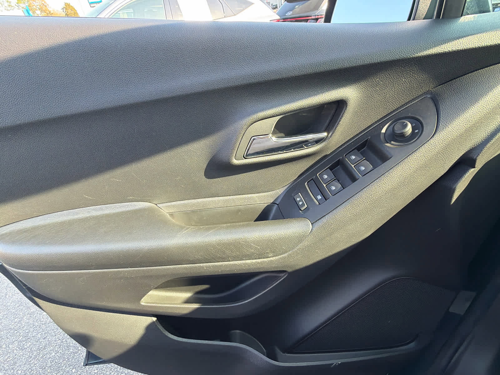 Certified 2022 Chevrolet Trax LT w/ LT Convenience Package AWD/4WD image 16