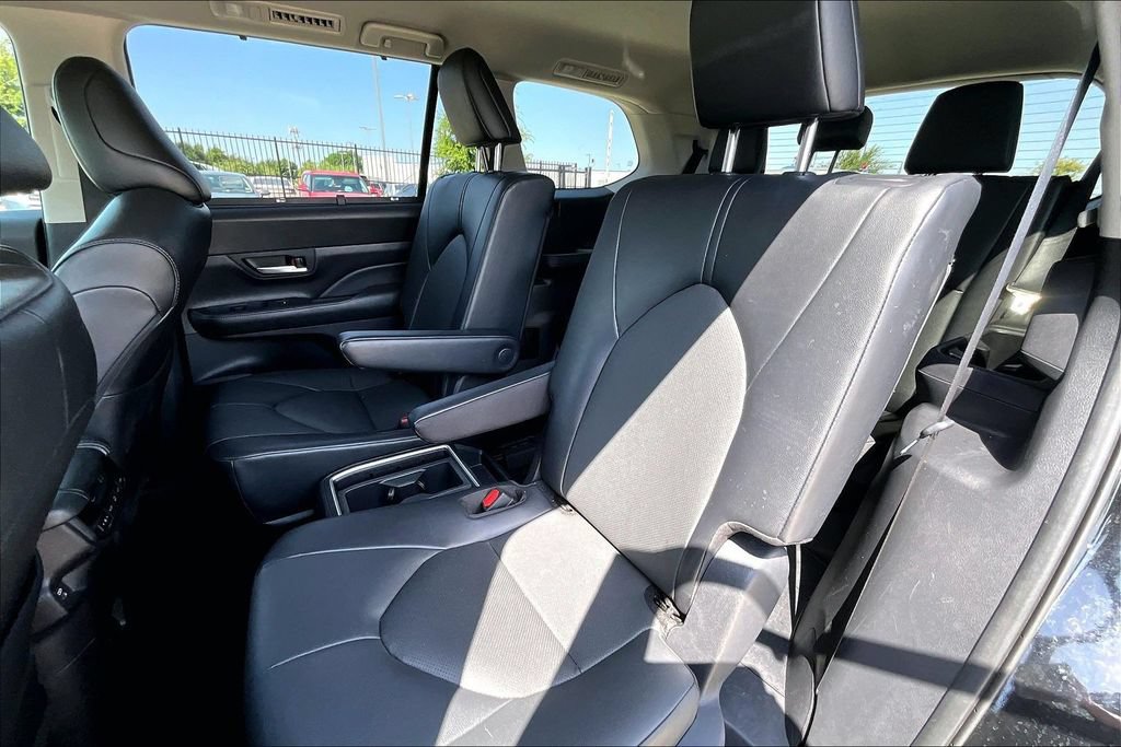 Used 2025 Toyota Grand Highlander AWD image 29