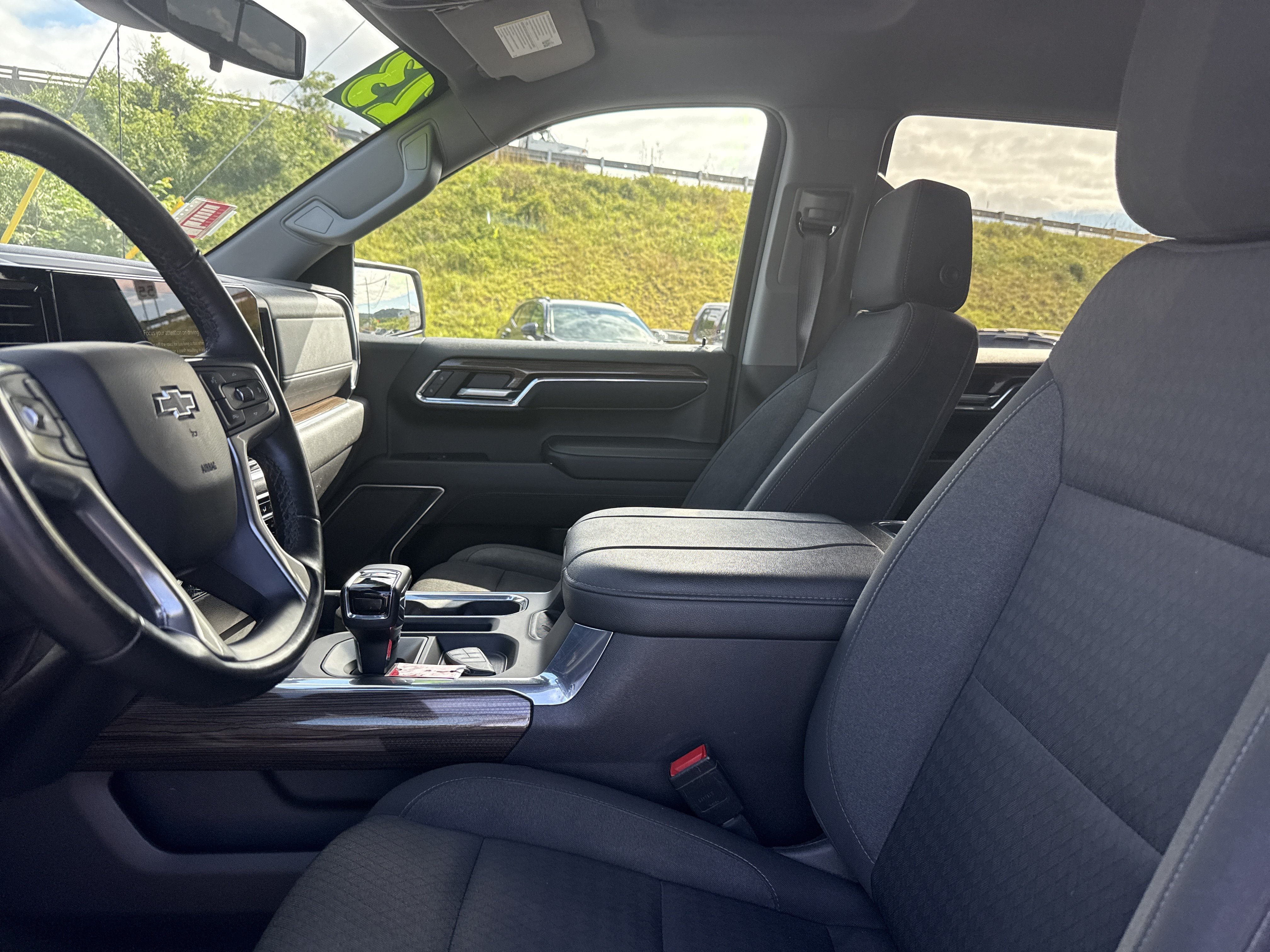Used 2023 Chevrolet Silverado 1500 LT Trail Boss w/ LPO, Dark Essentials Package AWD/4WD image 12