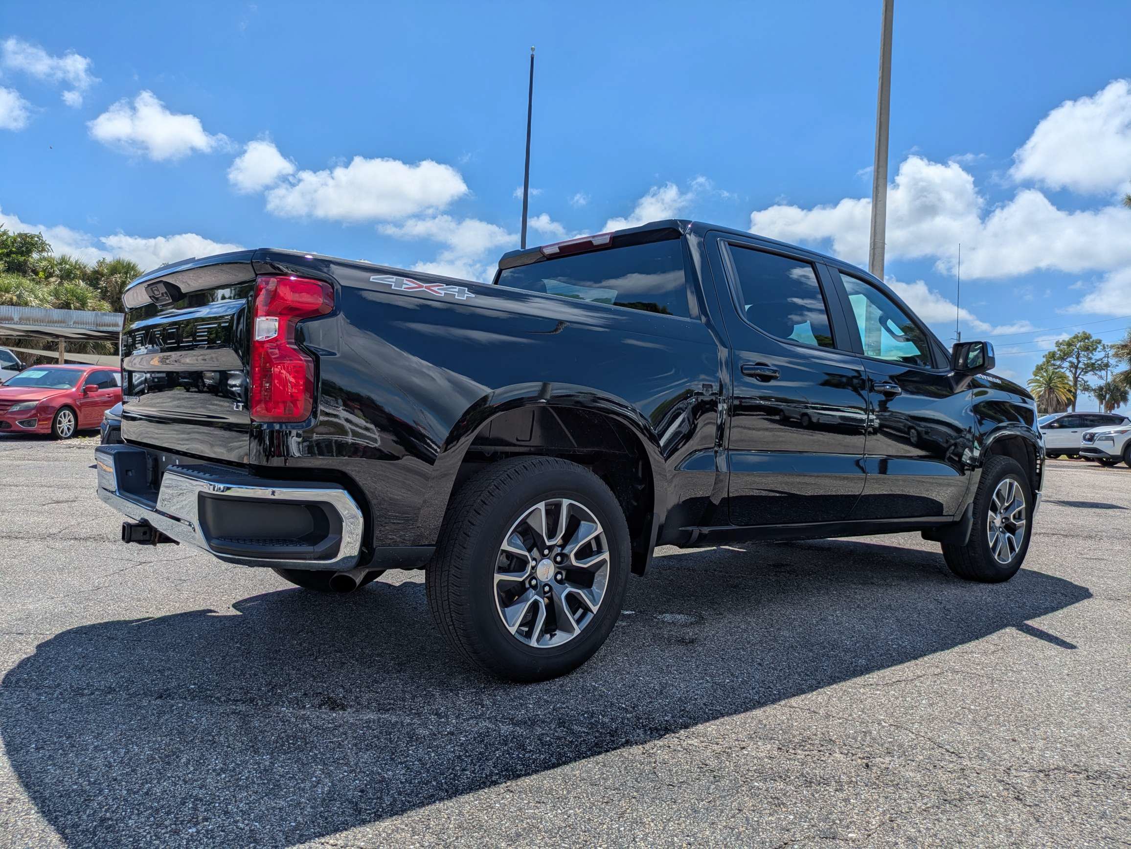 Used 2023 Chevrolet Silverado 1500 LT AWD/4WD image 4