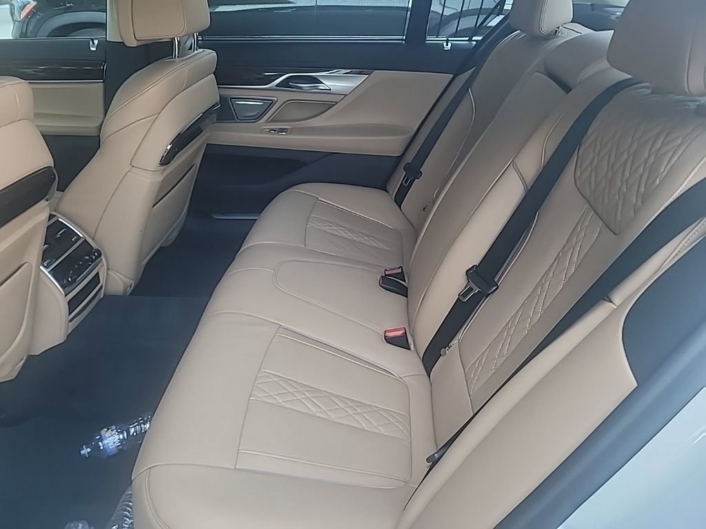 Used 2022 BMW 750i xDrive w/ Executive Package image 5