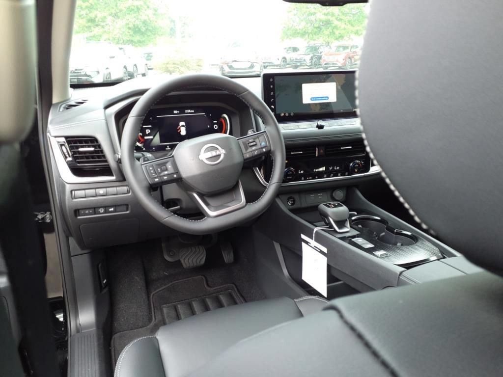 Certified 2025 Nissan Rogue SL FWD image 10