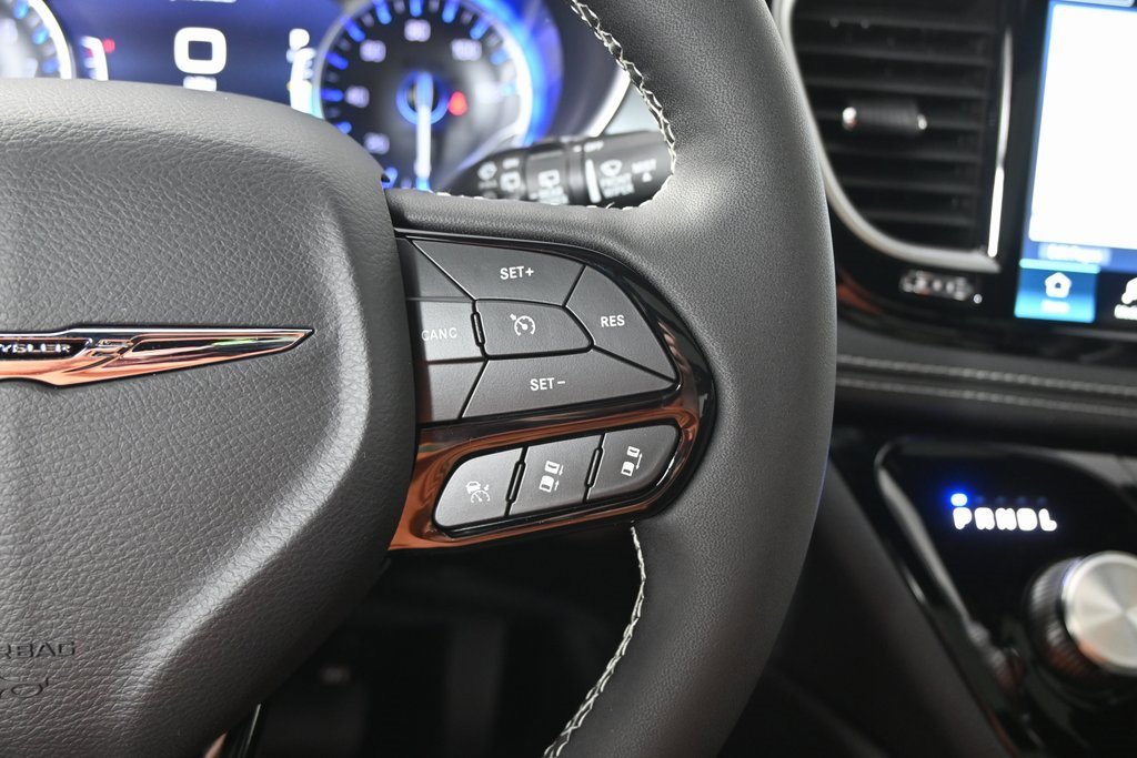 New 2026 Chrysler Pacifica Limited image 40