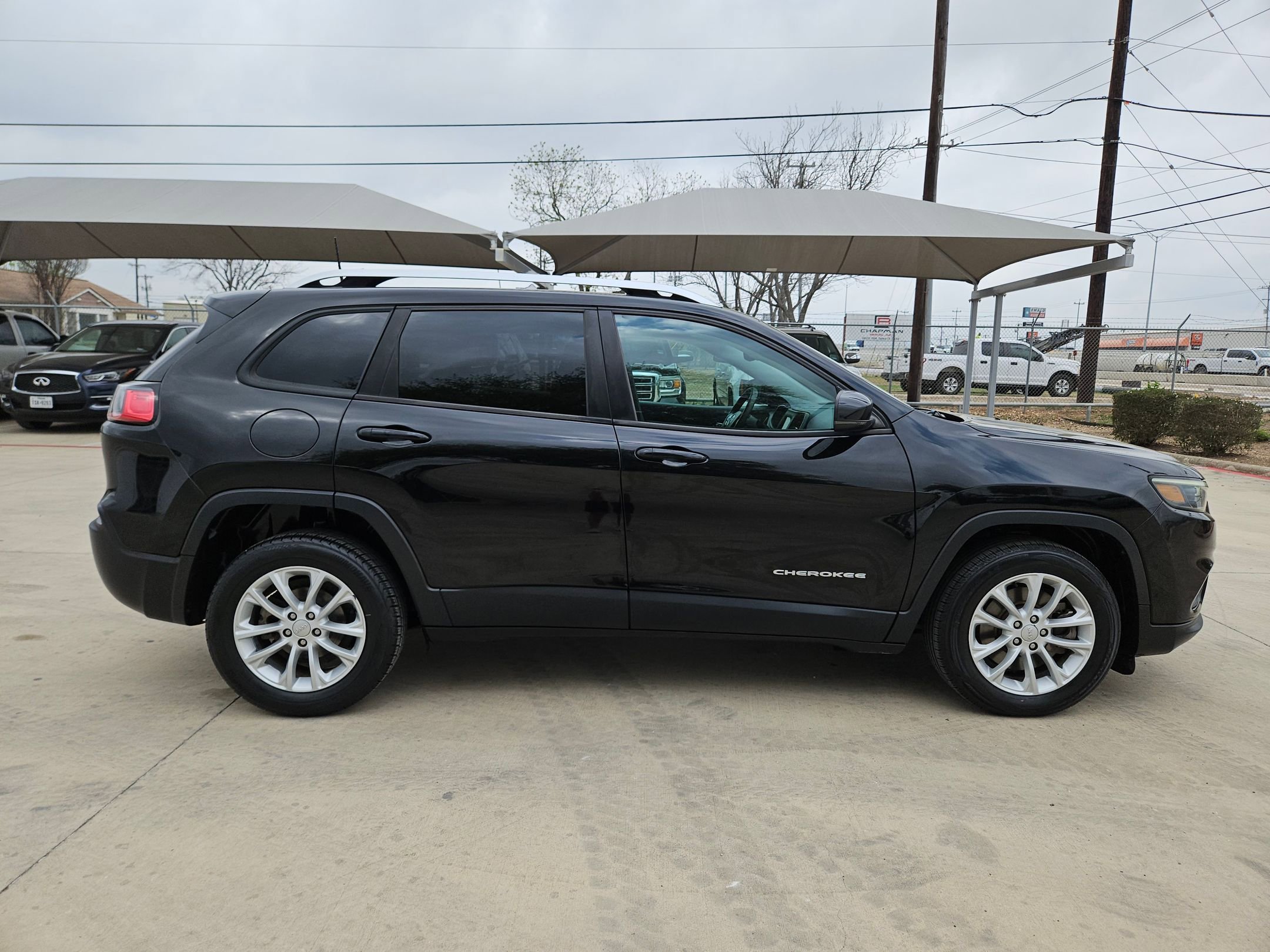 Used 2021 Jeep Cherokee Latitude w/ Mopar Interior Package image 2