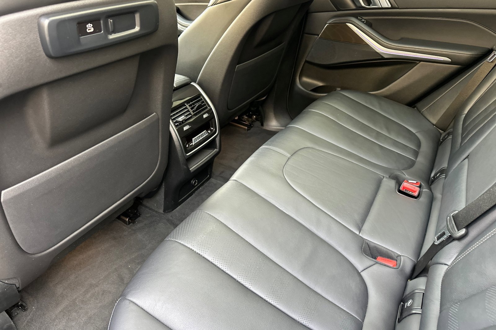 Used 2022 BMW X5 xDrive40i w/ Climate Comfort Package image 4