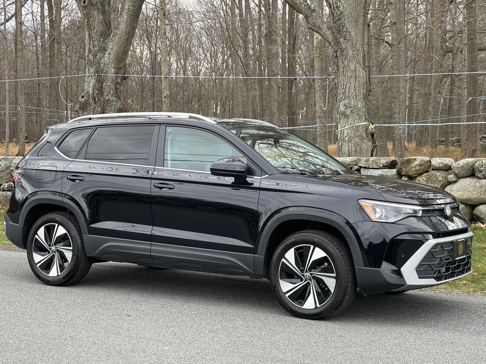 Used 2025 Volkswagen Taos SE w/ Panoramic Sunroof Package image 14