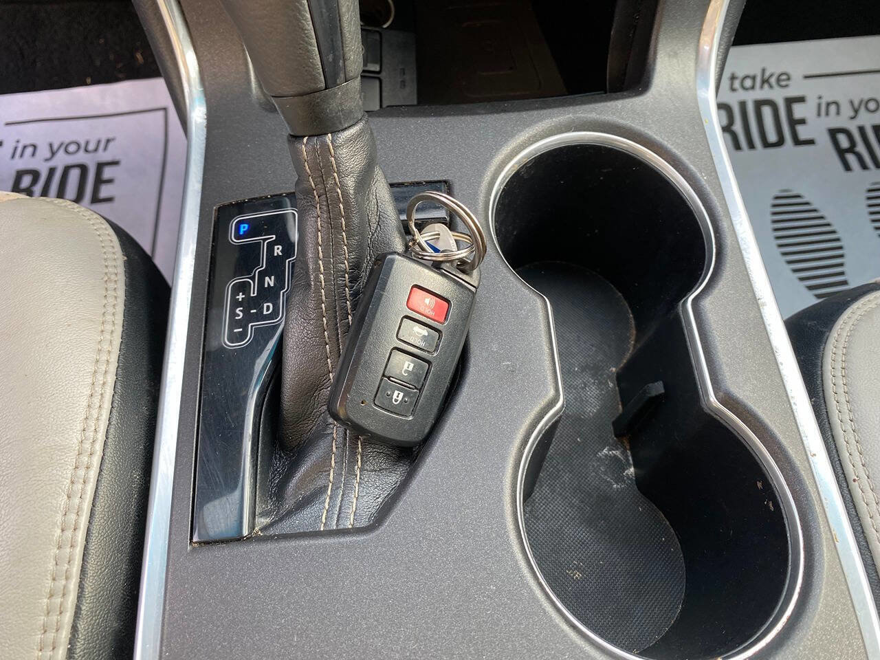 Used 2015 Toyota Camry XSE image 40