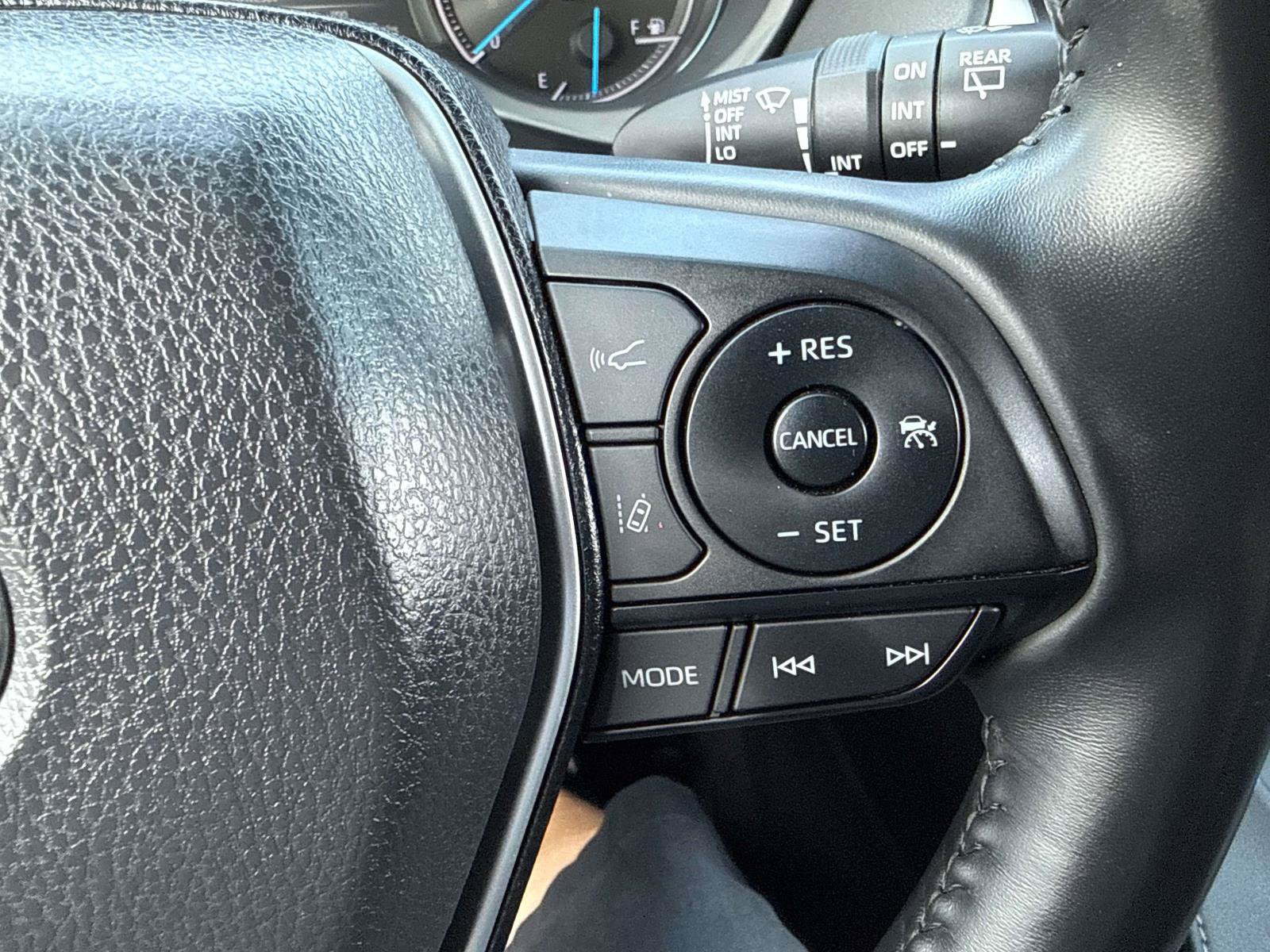 Used 2024 Toyota Venza LE AWD/4WD image 25