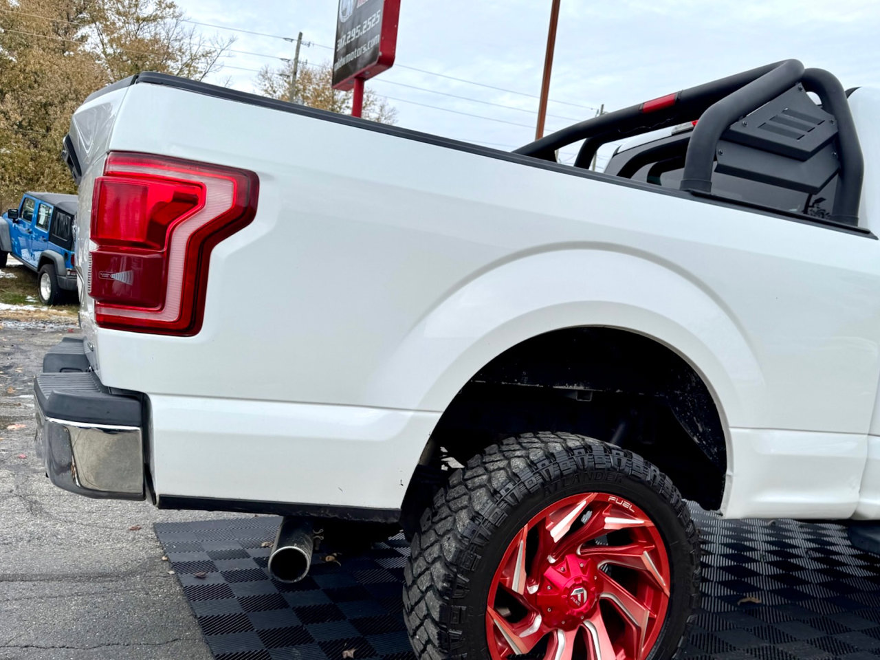 Used 2015 Ford F150 XLT image 14