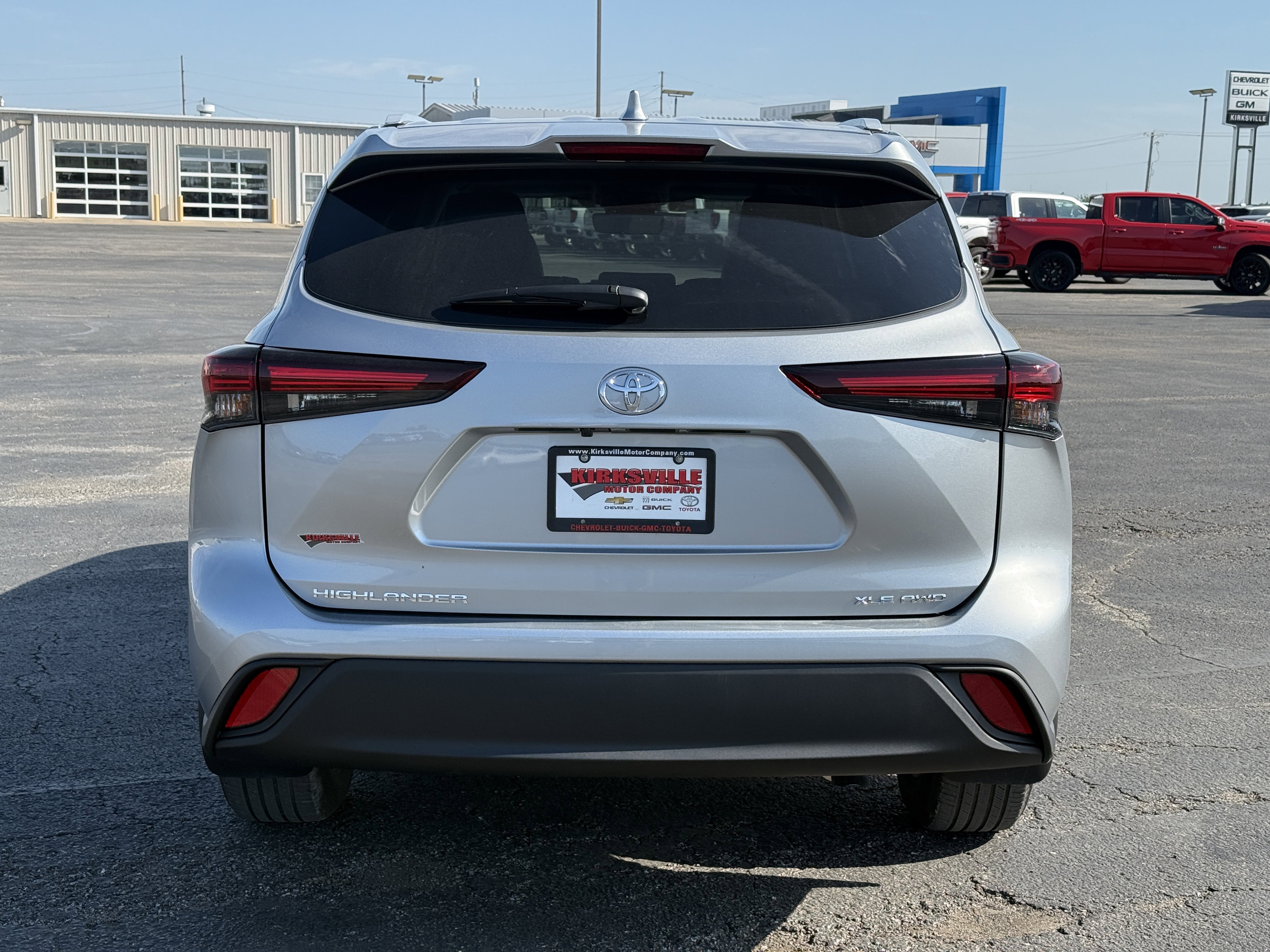 Used 2024 Toyota Highlander XLE image 4