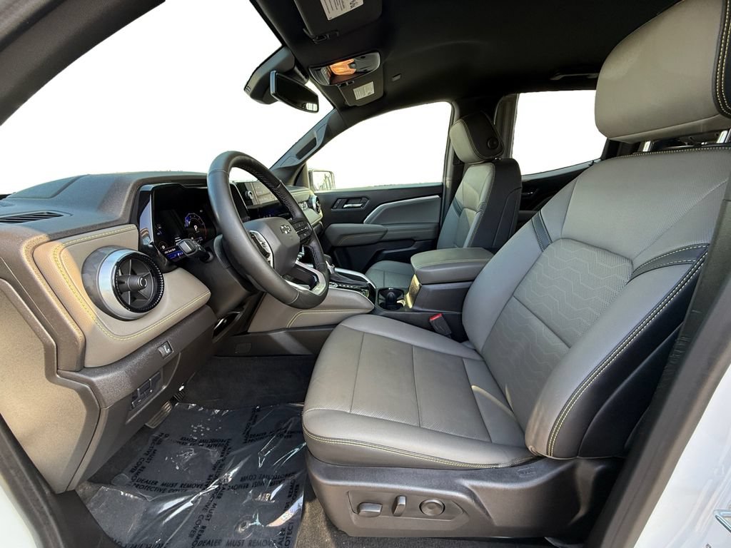 Used 2025 Chevrolet Colorado ZR2 w/ Technology Package AWD/4WD image 9