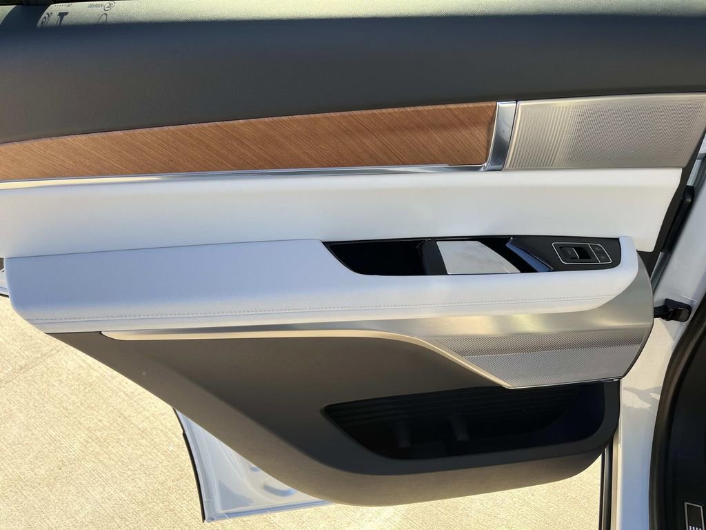 New 2026 Cadillac Vistiq Luxury image 19