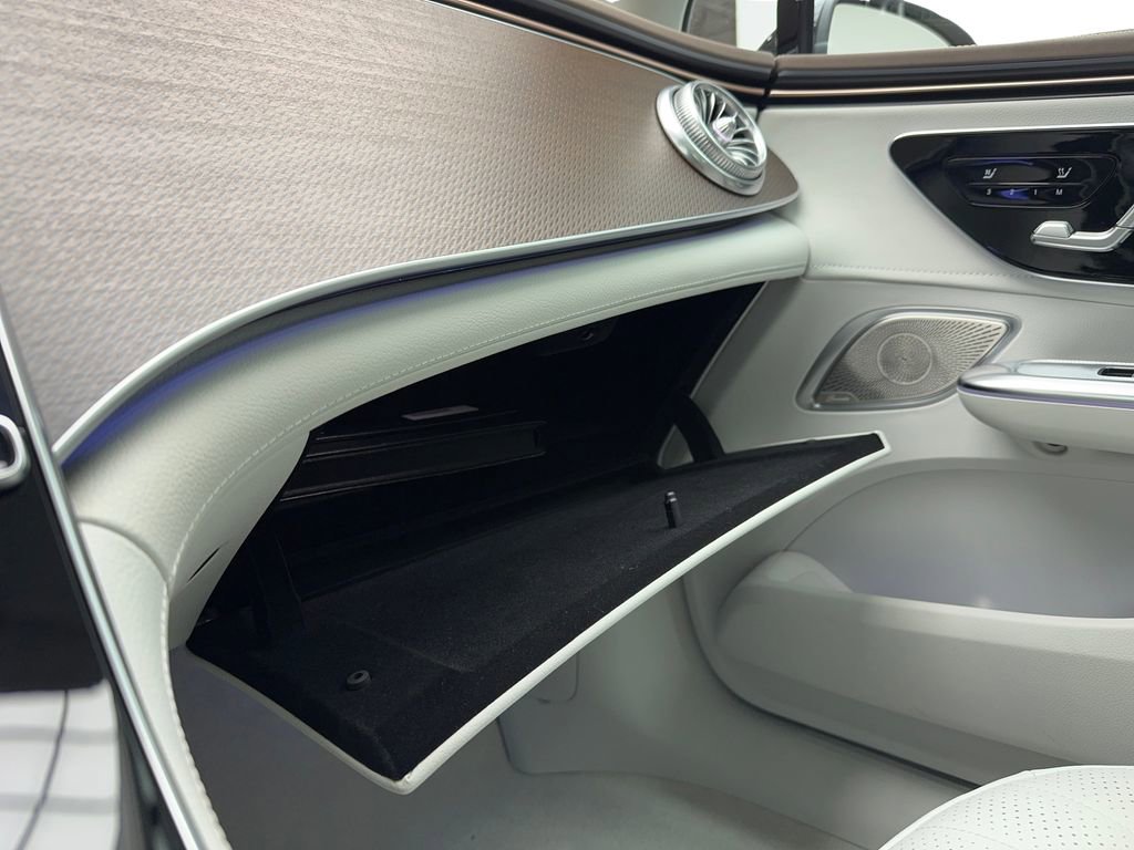 Used 2023 Mercedes-Benz EQE 500 4MATIC Sedan image 35