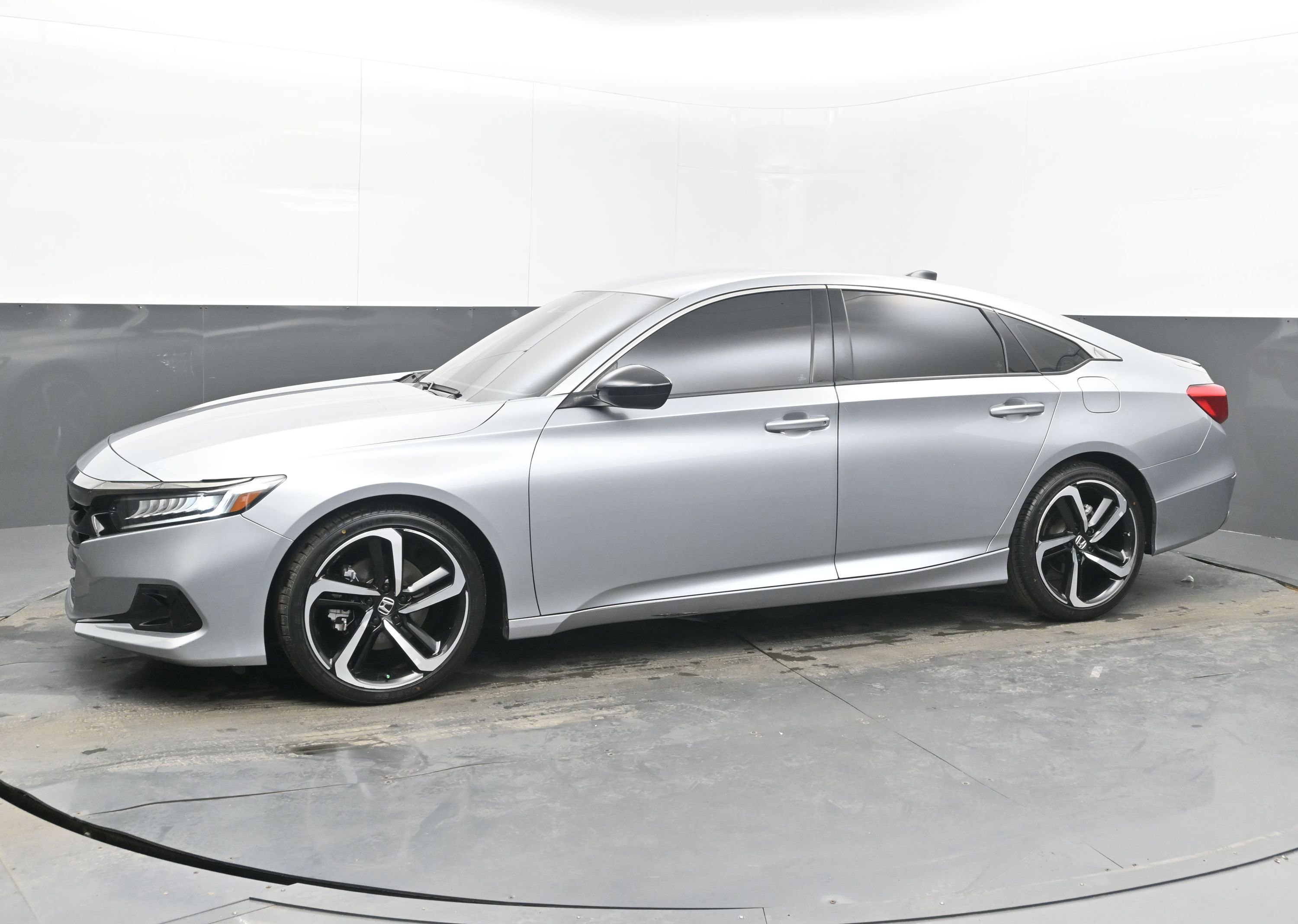 Used 2022 Honda Accord Sport image 4