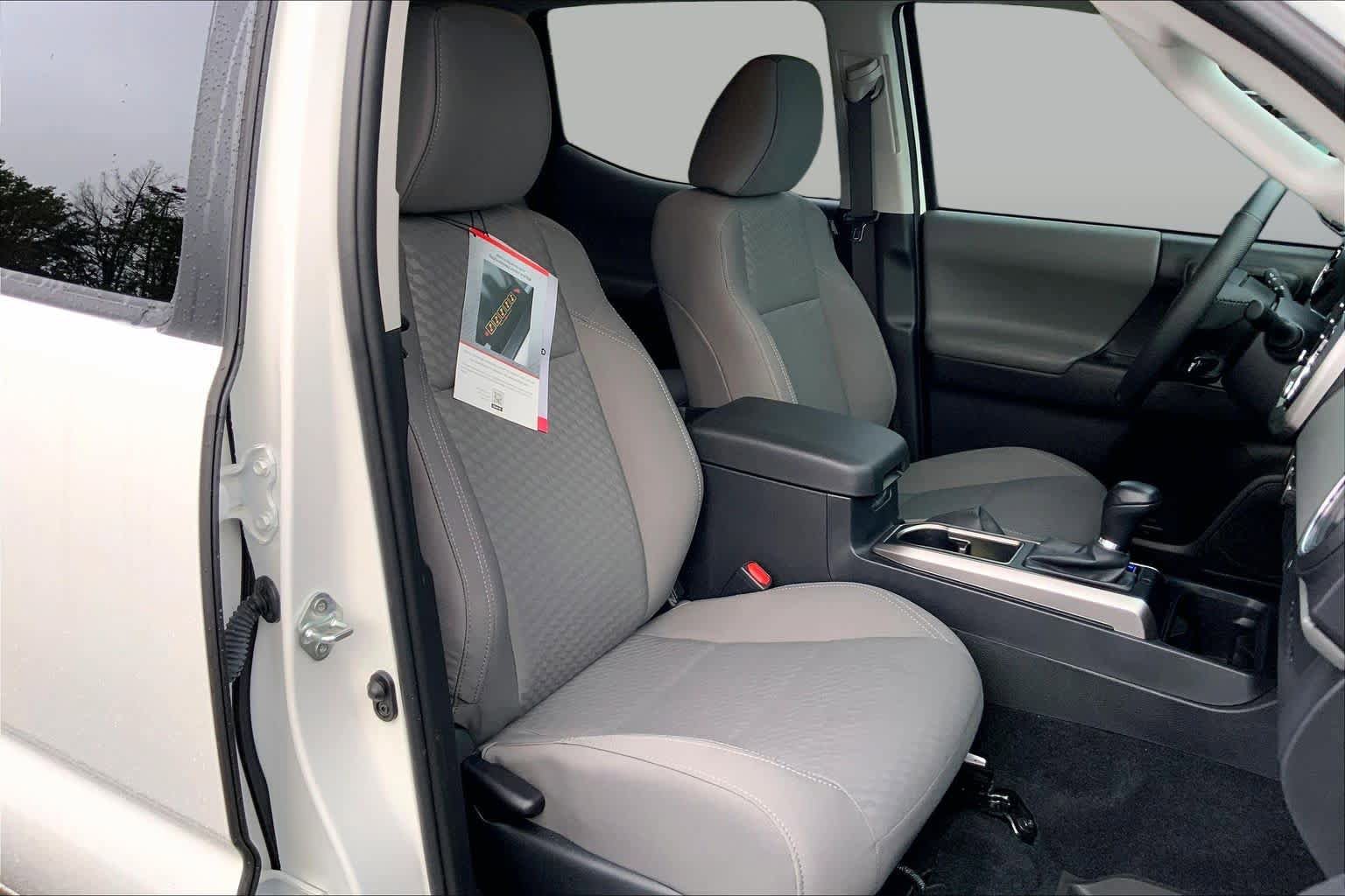 Used 2023 Toyota Tacoma SR5 w/ Technology Package RWD image 9