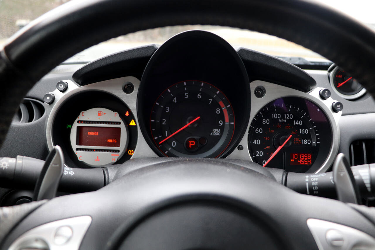 Used 2010 Nissan 370Z Touring image 8