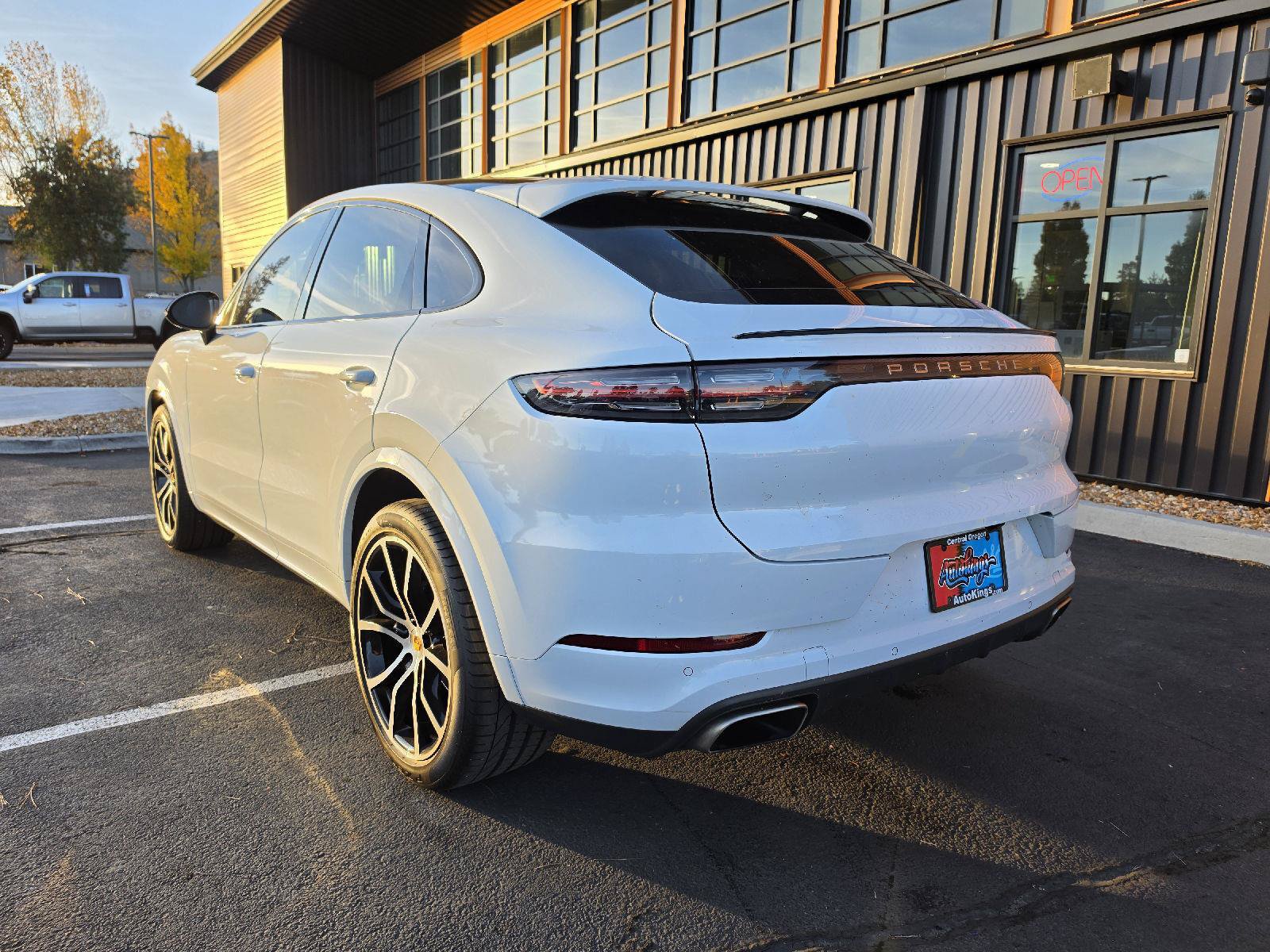 Used 2022 Porsche Cayenne Coupe w/ Premium Package AWD/4WD image 3
