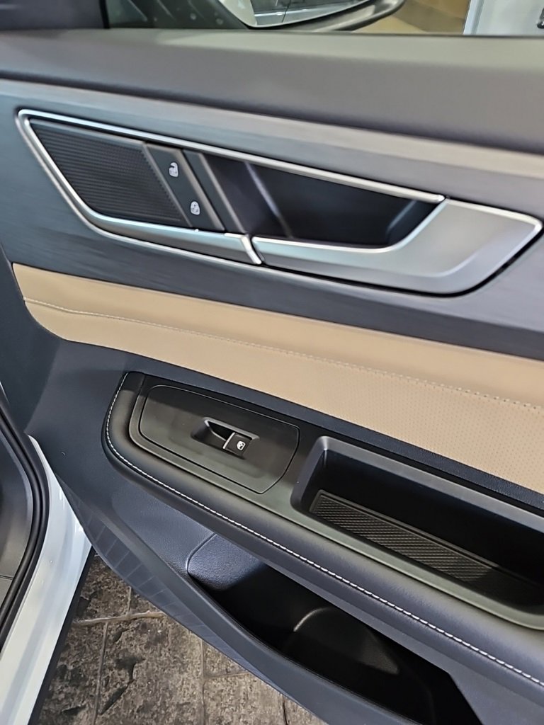 New 2026 Volkswagen Atlas Cross Sport SE image 12