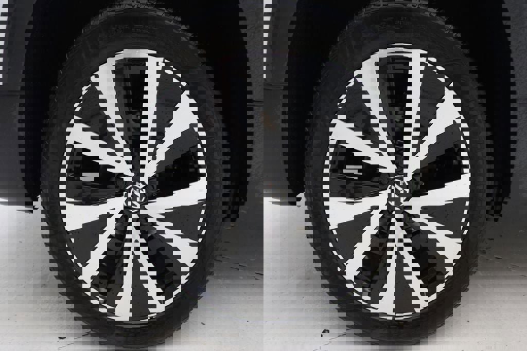 Used 2024 Volkswagen Taos SE image 9