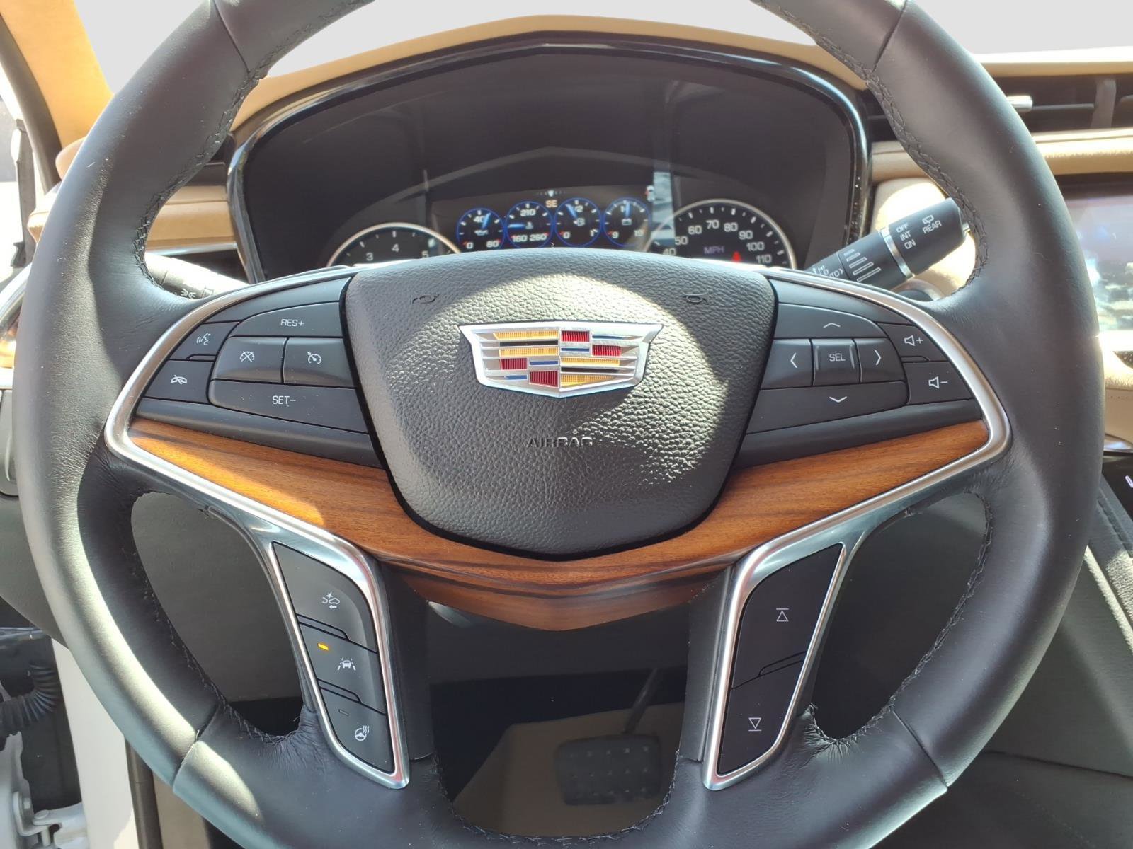 Used 2017 Cadillac XT5 Platinum w/ Driver Assist Package image 26