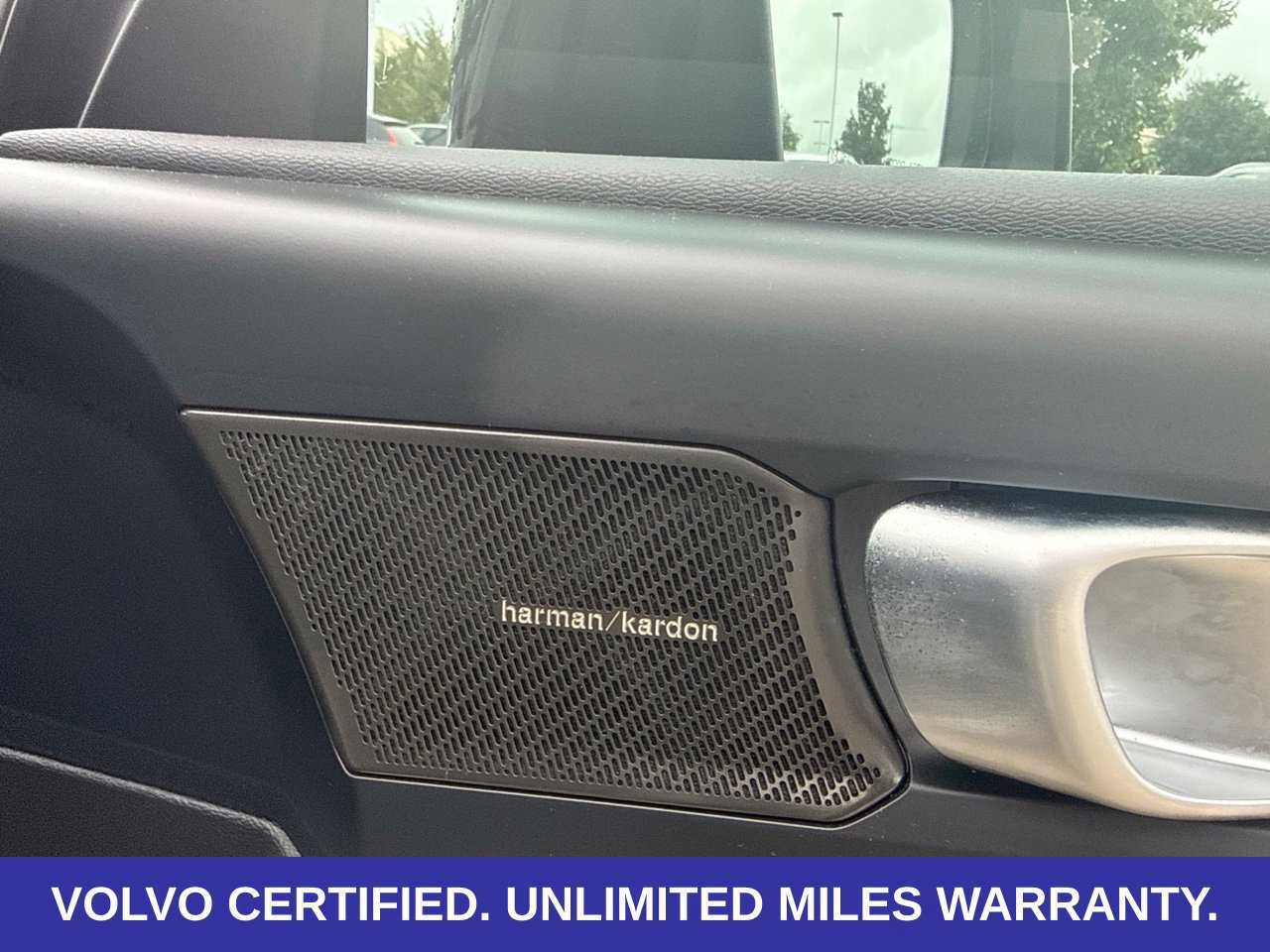 Certified 2024 Volvo XC40 B5 Ultimate w/ Protection Package Premier AWD/4WD image 18