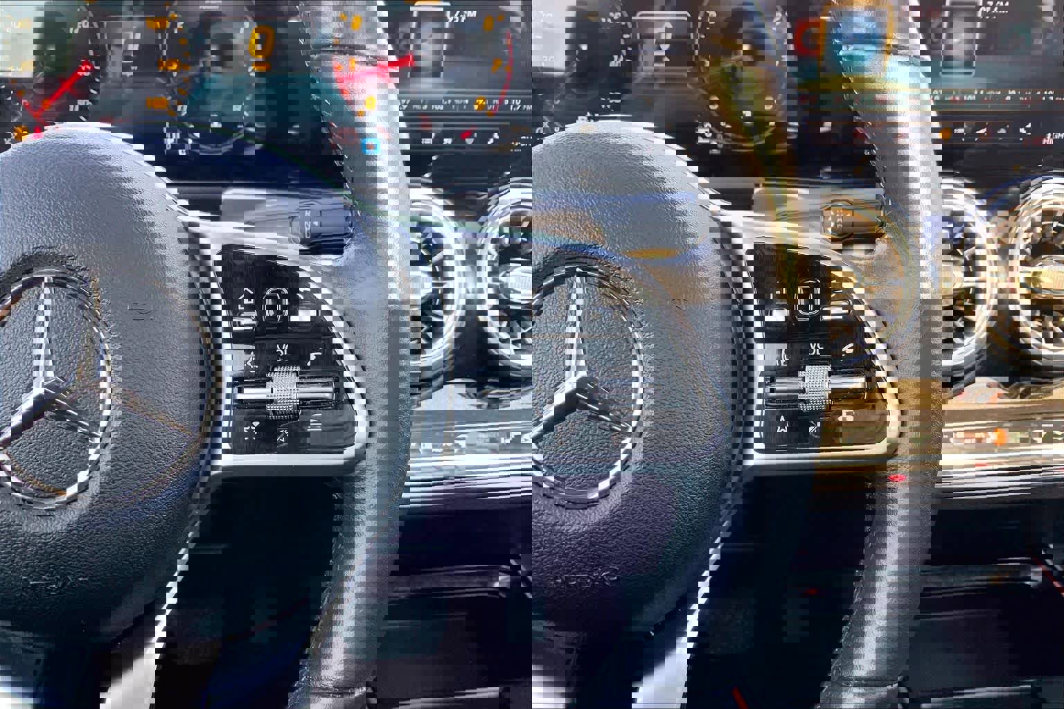 Used 2022 Mercedes-Benz GLB 250 4MATIC image 24