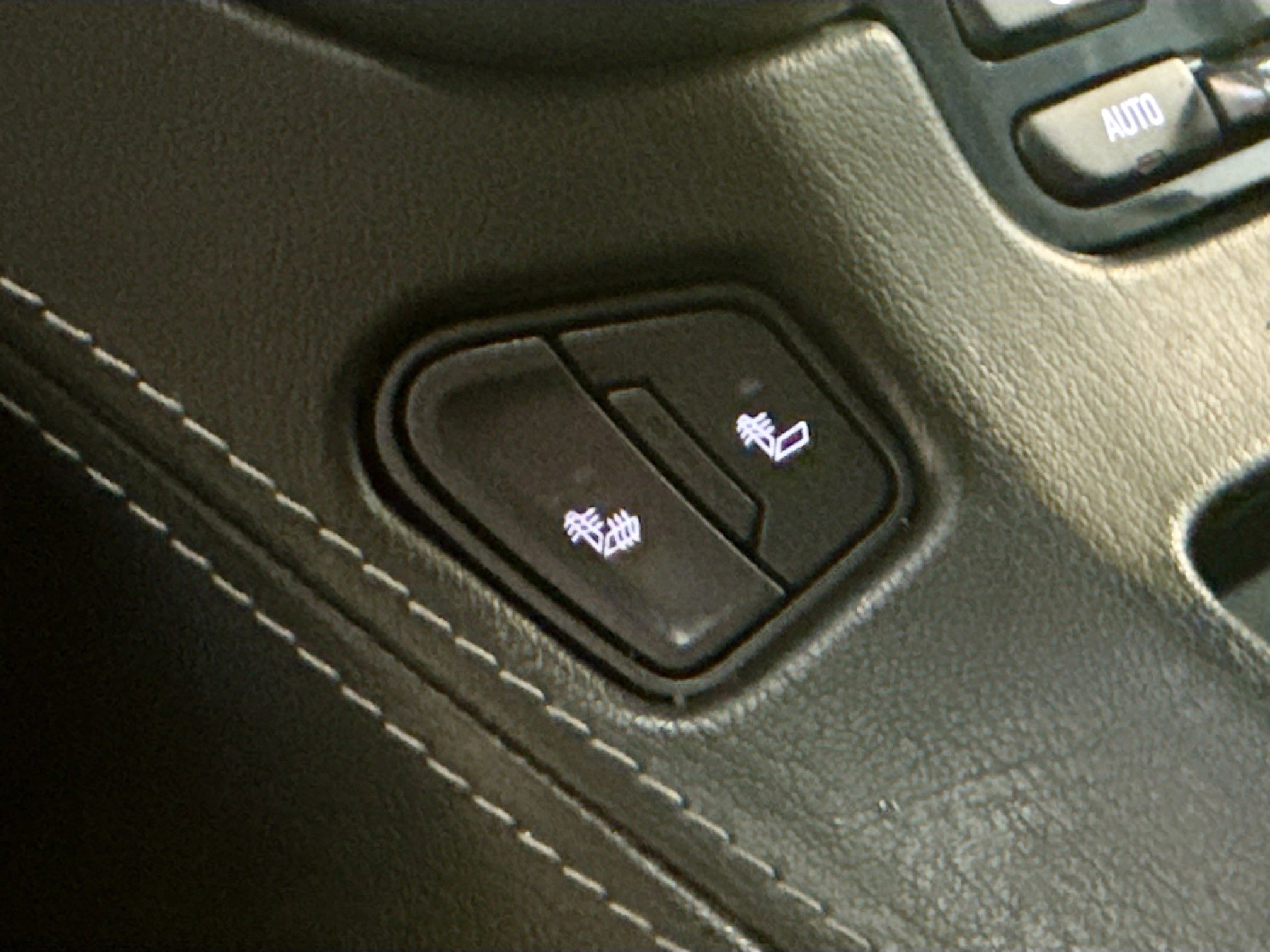 Used 2019 Chevrolet Suburban LT image 25