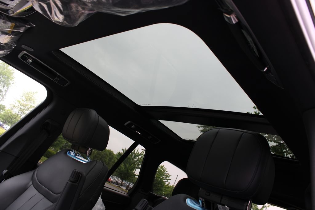 New 2026 Land Rover Range Rover SE AWD/4WD image 9