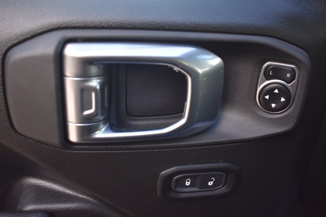 Used 2025 Jeep Gladiator Sport AWD/4WD image 19