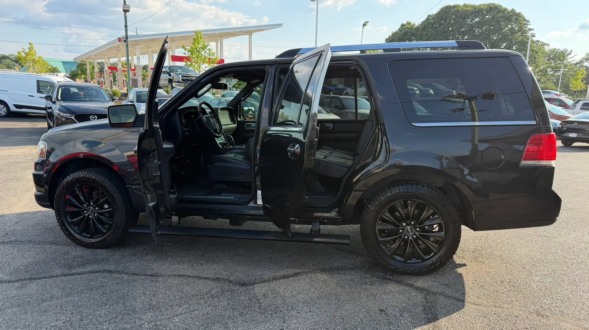Used 2015 Lincoln Navigator 4WD image 11