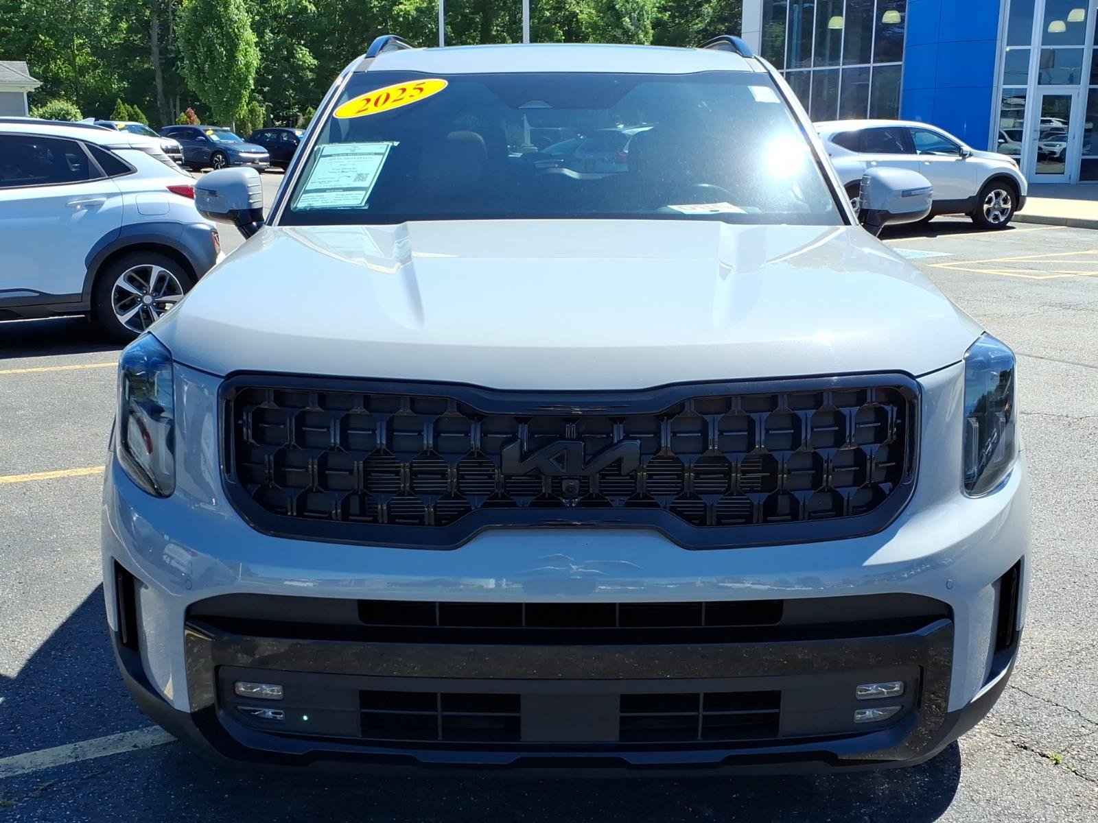 Used 2025 Kia Telluride SX X-Line AWD/4WD image 2