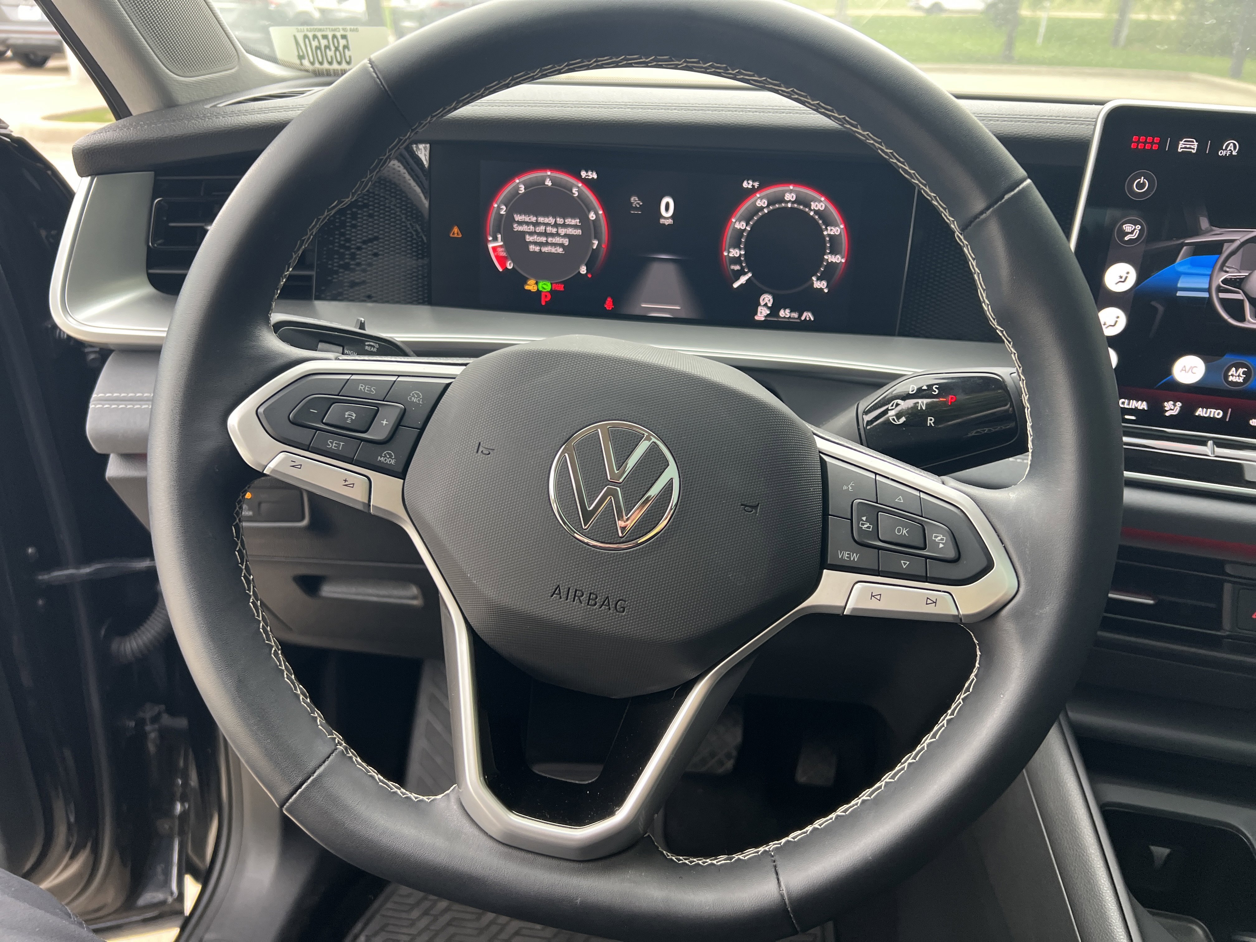Certified 2025 Volkswagen Tiguan SE w/ Panoramic Sunroof Package AWD/4WD image 17