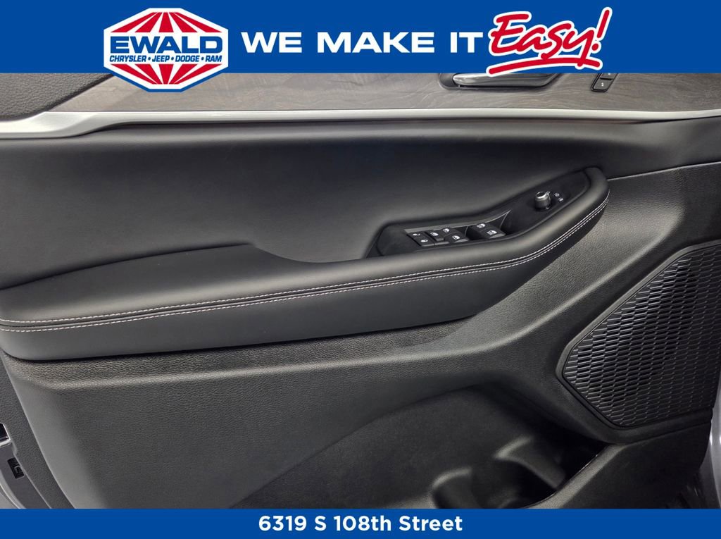 New 2025 Jeep Grand Cherokee Limited image 13