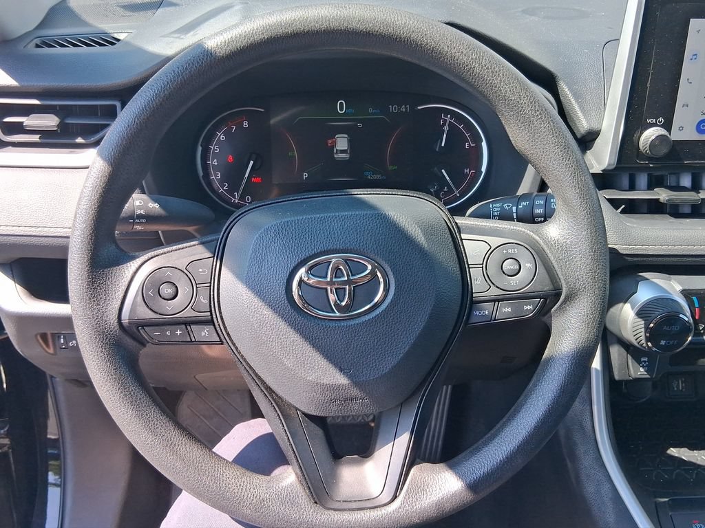 Used 2025 Toyota RAV4 XLE AWD/4WD image 20