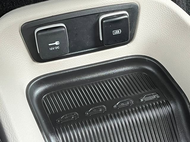 Used 2018 Chrysler Pacifica Touring-L Plus image 33