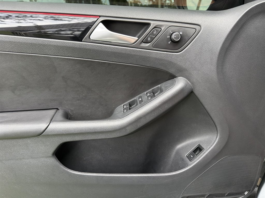 Used 2018 Volkswagen Jetta GLI FWD image 23