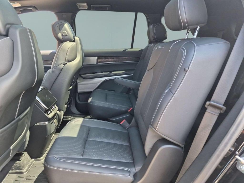 Certified 2026 Cadillac Vistiq Luxury w/ LPO, Floor Liner Package AWD/4WD image 20