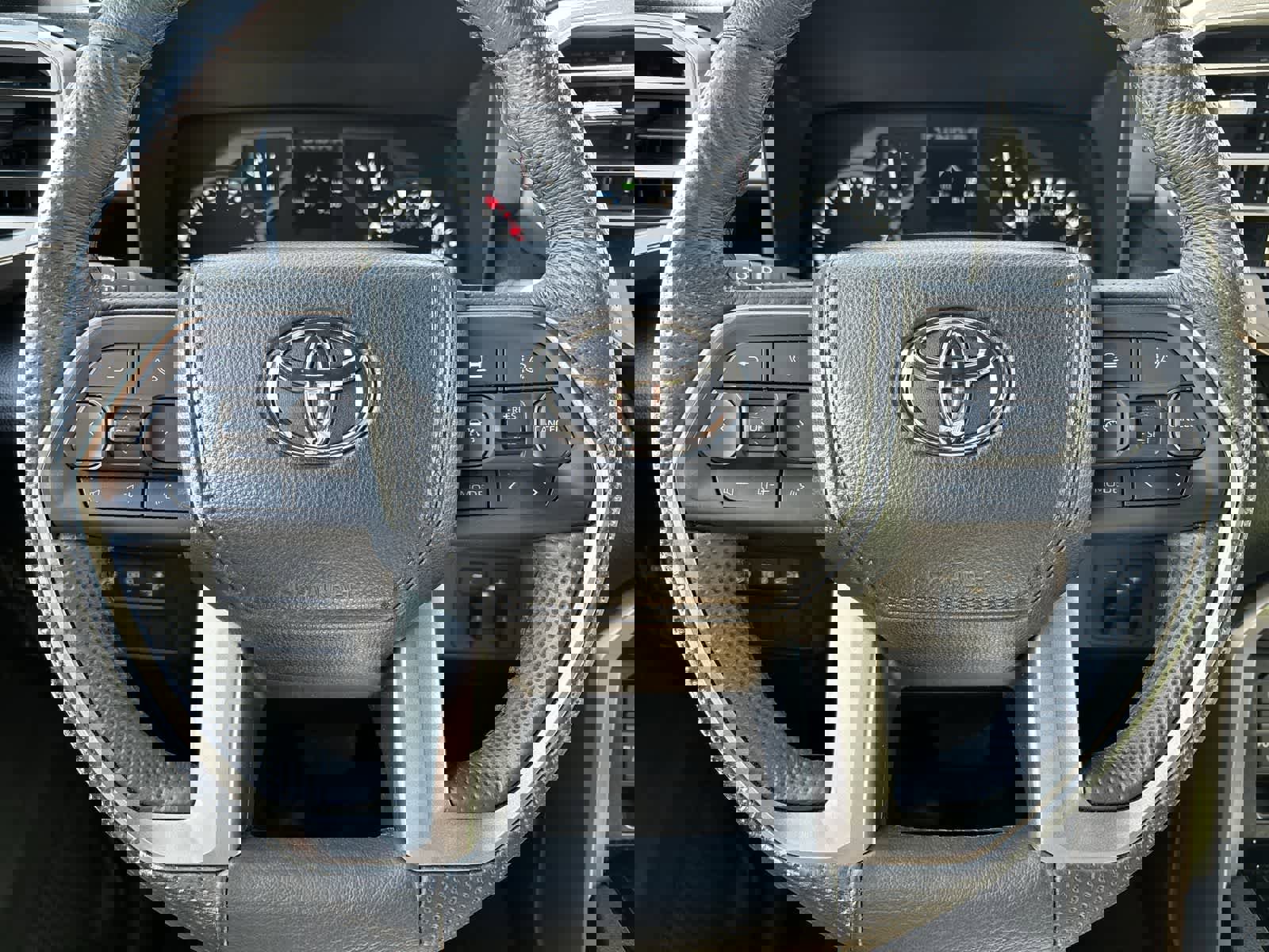 Used 2025 Toyota Tundra SR5 w/ SR5 Premium Package AWD/4WD image 8