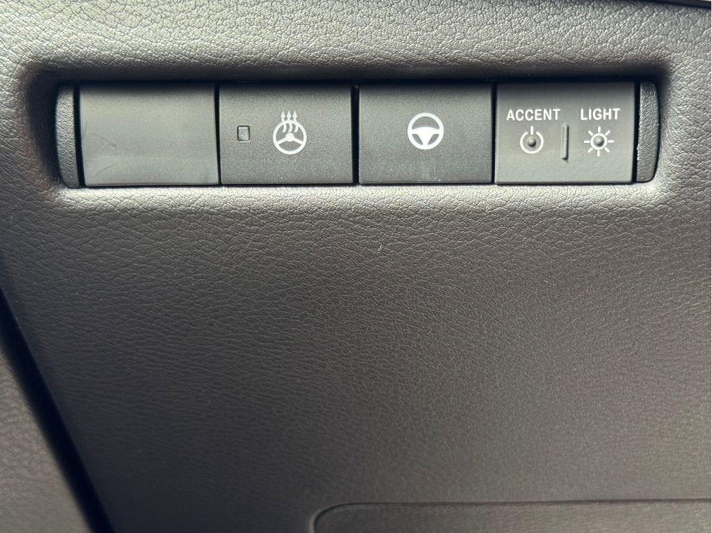 New 2025 Nissan Kicks SR w/ SR Premium Package image 19