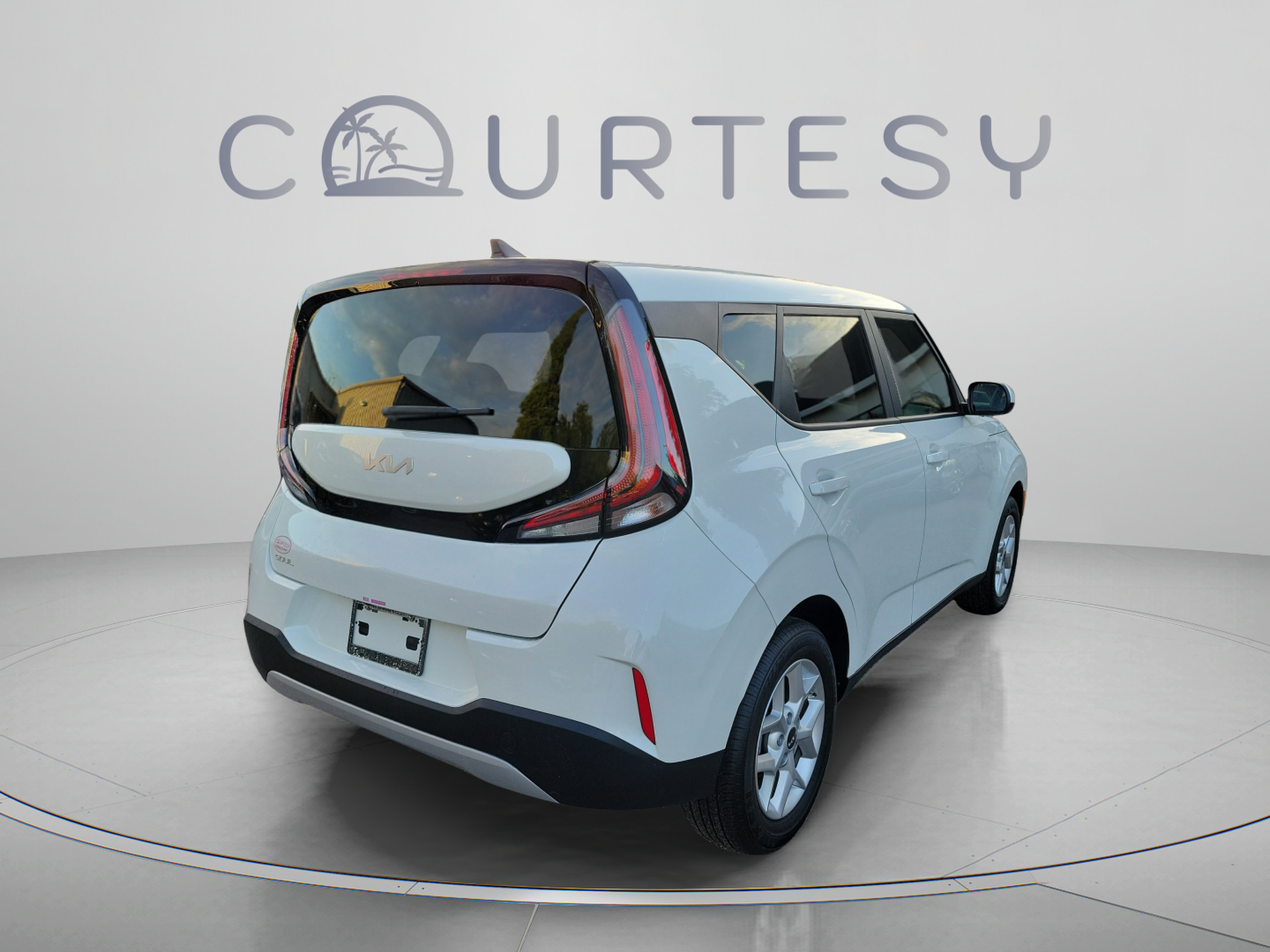 Certified 2025 Kia Soul LX w/ LX Technology Package FWD image 3