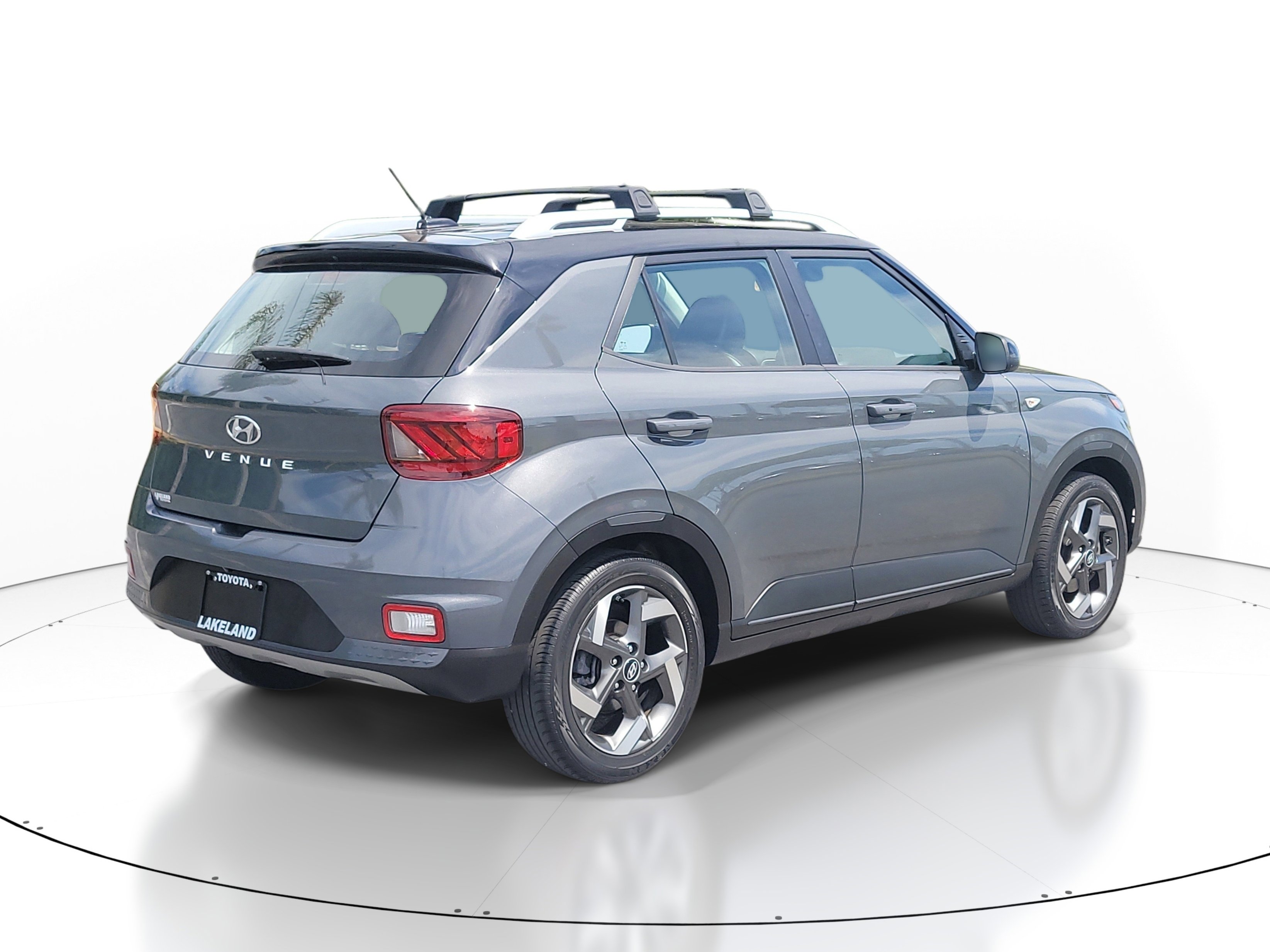 Used 2023 Hyundai Venue Limited FWD image 7