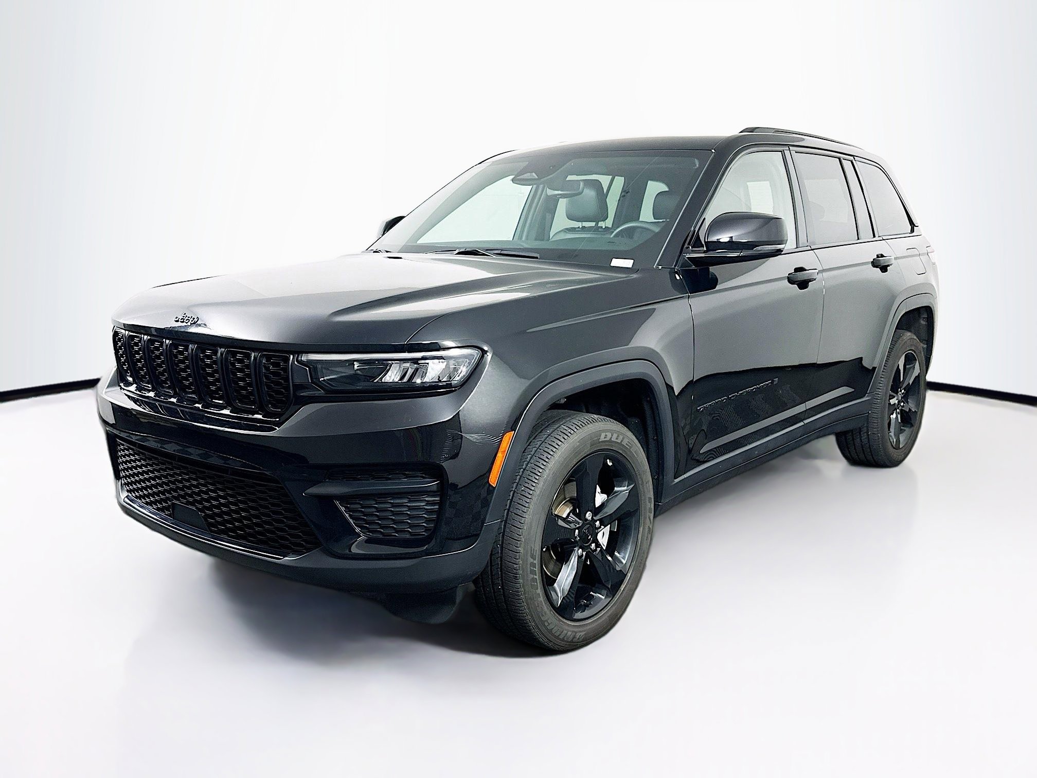 Used 2023 Jeep Grand Cherokee Altitude AWD/4WD image 3