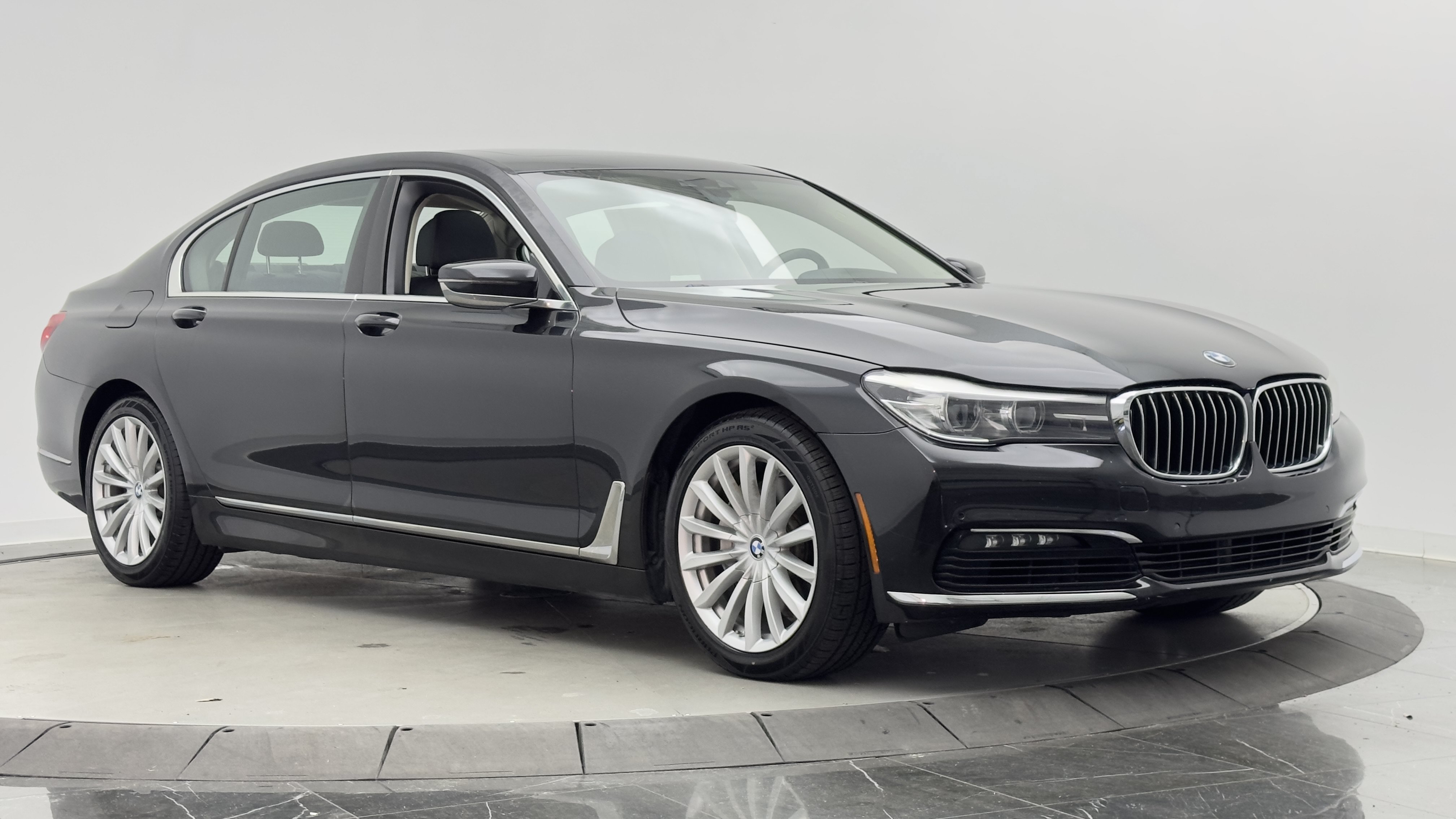 Used 2018 BMW 740i RWD image 3