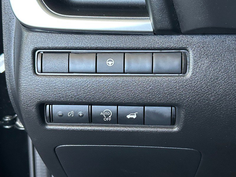 Used 2025 Nissan Rogue SV FWD image 26