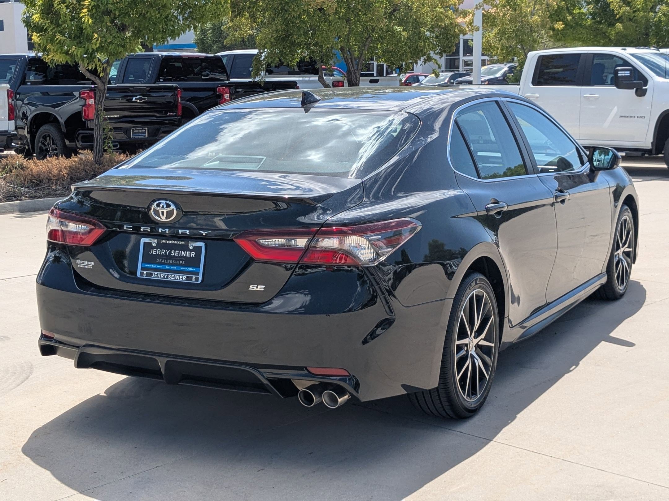 Used 2023 Toyota Camry SE FWD image 6