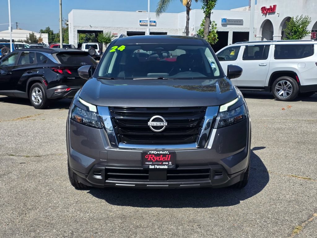 Used 2024 Nissan Pathfinder SV FWD image 2