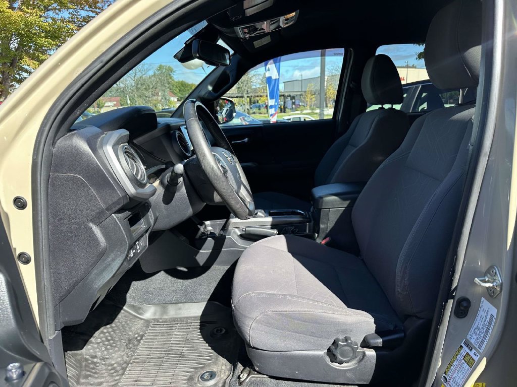 Used 2019 Toyota Tacoma TRD Off-Road AWD/4WD image 11