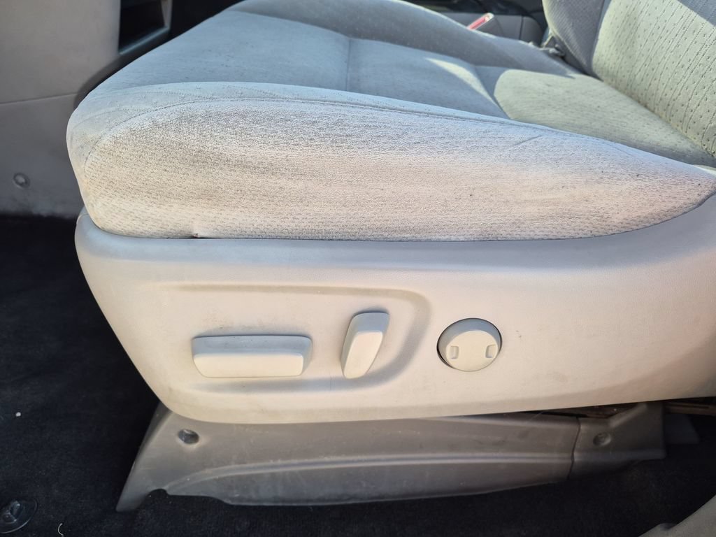 Used 2018 Toyota Sienna LE w/ Carpet Mat Package FWD image 15