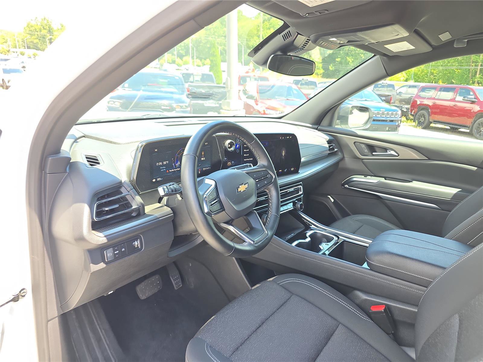 Used 2025 Chevrolet Traverse LT FWD image 22